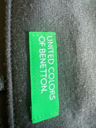 Americana negra mujer United Colors of Benetton
