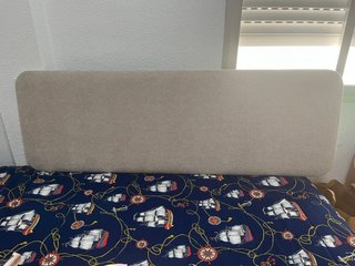 Cabezal de cama beige y azul