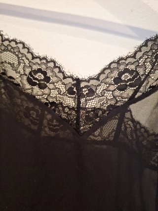 Top lencero negro con encaje