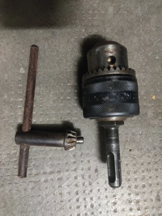 Portabrocas y llave para taladro