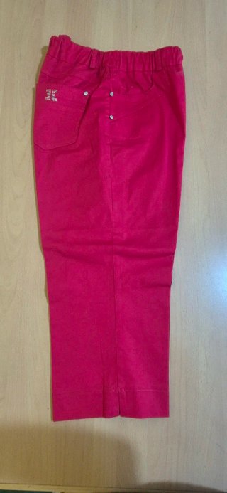 Pantaloni donna modello Capri