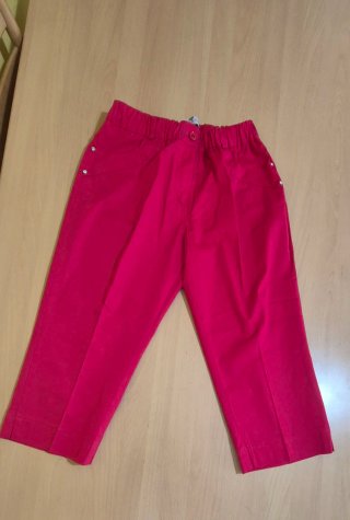 Pantaloni donna modello Capri