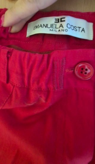 Pantaloni donna modello Capri