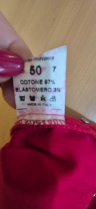 Pantaloni donna modello Capri