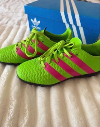 Chuteiras Adidas Verde e Rosa