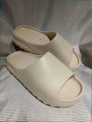 Adidas Yeezy Slide Pure Beige Talla 44.5