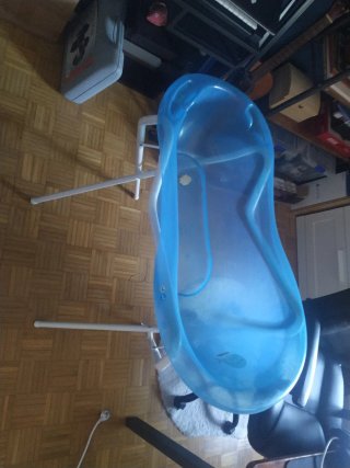 Bañera bebé azul con patas