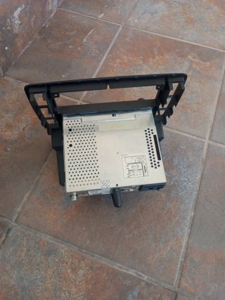 Panel frontal de Wolsvagen Passat con radio.