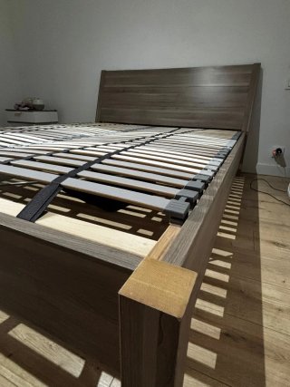 Cabecero y somier de madera