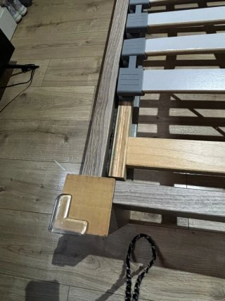 Cabecero y somier de madera