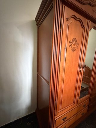 Armario de madera provenzal