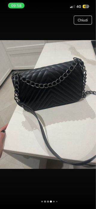 Borsa nera con iniziali CP