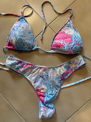 Costume a triangolo con paillettes