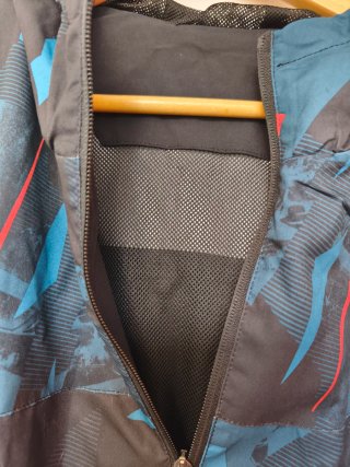 Chándal con capucha estampado