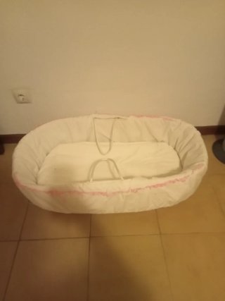 Cuna de bebé blanca
