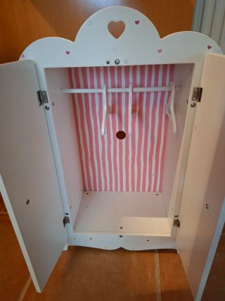 Armario de muñecas blanco con corazones 40x60cm