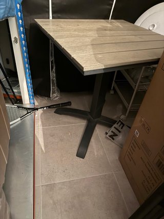 Mesa de terraza metálica negra