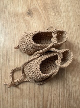 Conjunto Capota y Patucos hechos a mano 3-6 meses