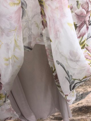Falda midi de seda floral, forrada.