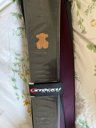 Esquís Stöckli Tous con funda y bastones