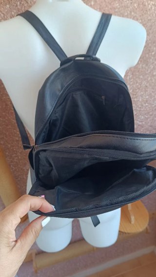 Mochila negra imitación piel