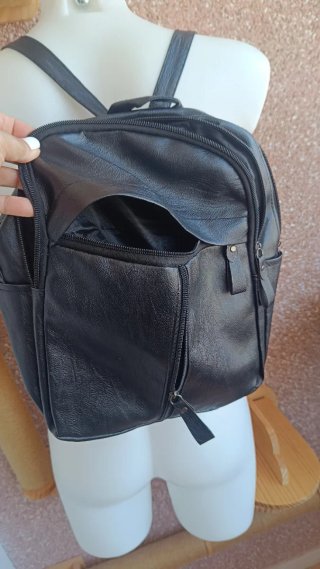 Mochila negra imitación piel