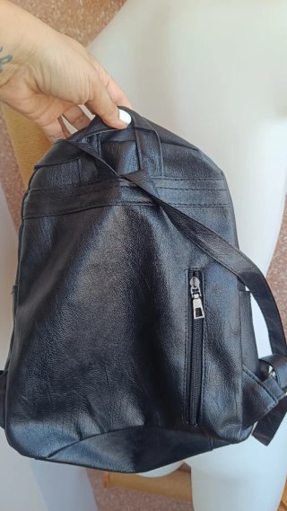 Mochila negra imitación piel