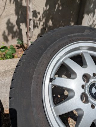 Llanta BMW 15 E36 Style 28 con neumático