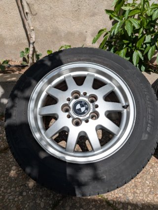 Llanta BMW 15 E36 Style 28 con neumático