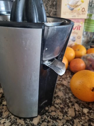 Exprimidor de cítricos eléctrico