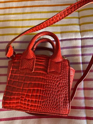 Bolso rojo efecto piel cocodrilo