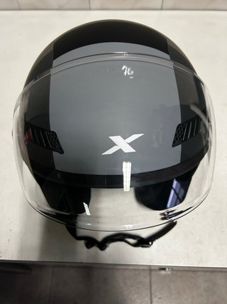 Casco de moto gris y verde talla M