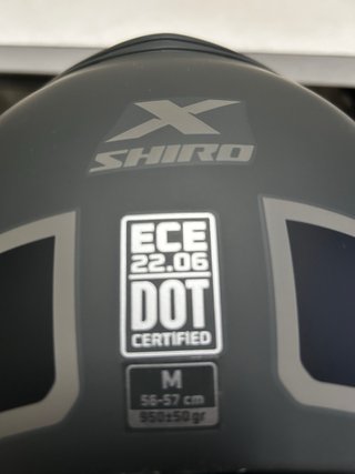 Casco de moto gris y verde talla M