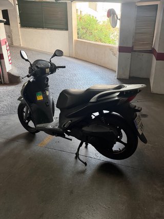 Suzuki Sixteen Scooter
