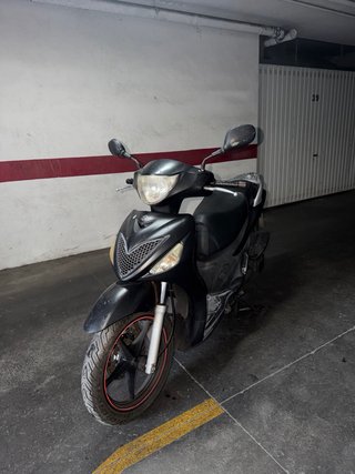 Suzuki Sixteen Scooter