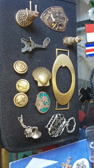 Orecchini, bracciali, collane, ecc.