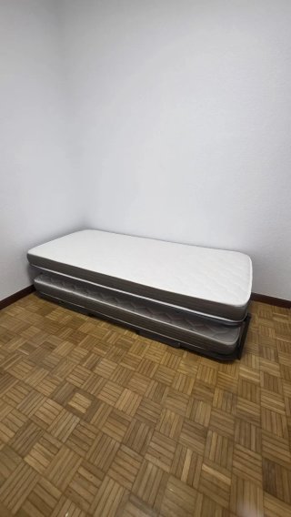 Due letti singoli in vendita