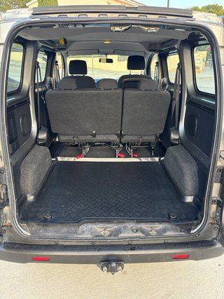 Nissan NV200 2010