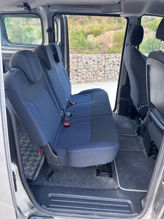 Nissan NV200 2010