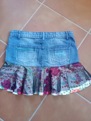 Falda vaquera con estampado floral