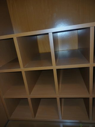 Mueble de salón y mesa de madera