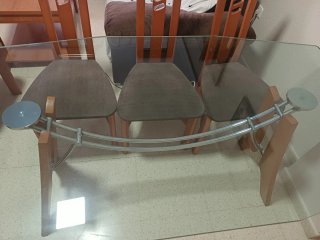 Mueble de salón y mesa de madera