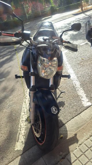 Suzuki GSR 600 Negra