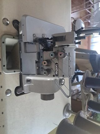 Máquina Overlock Brother