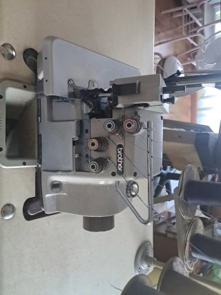 Máquina Overlock Brother