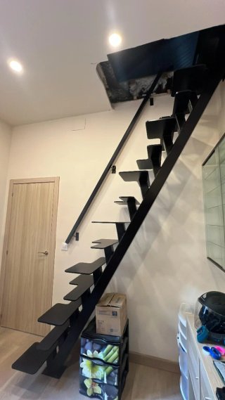 Escalera Japonesa Negra
