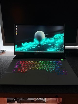 Alienware M15 R3 1TB i7 10th 16Gb Ram RTX 2070 8Gb
