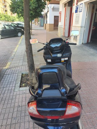 Suzuki Burgman 250 Maxi Scooter