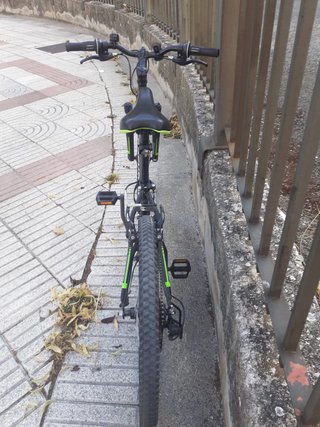 Bicicleta Rockrider Negra y Verde