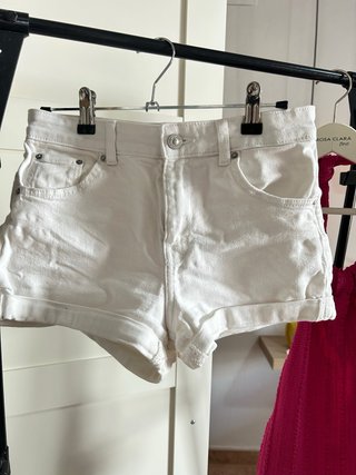 Pantalón corto Bershka blanco